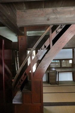 小泉家④ ２階への階段